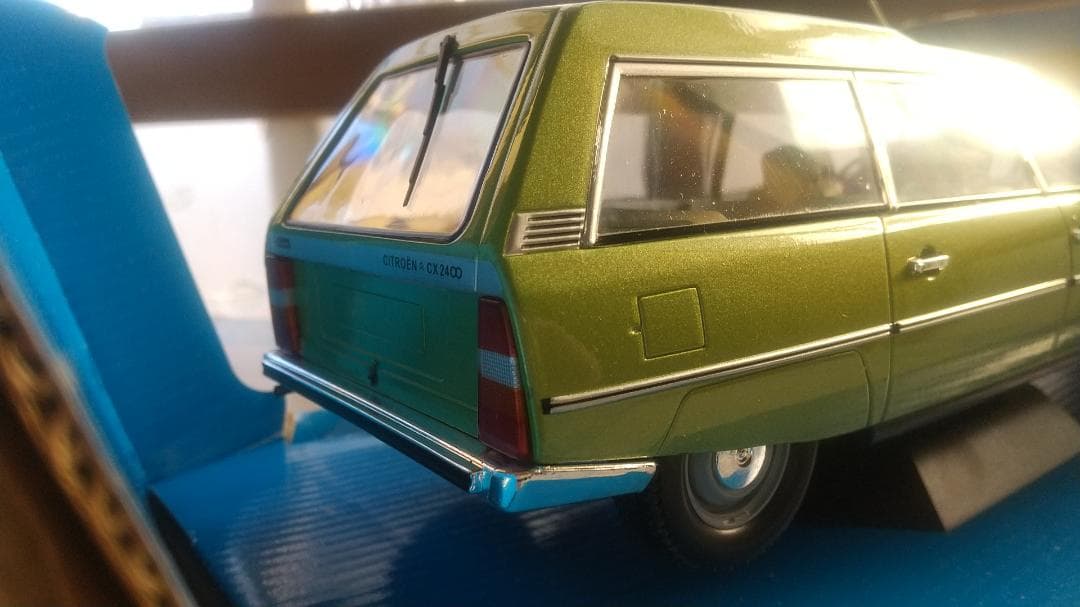 じじおっさん　MODEL CAR GROUP 1/18のグリーン