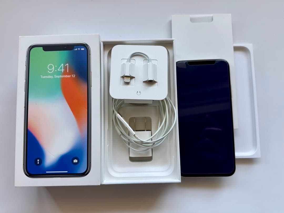 み*様 iPhone X 256GB SIMフリー 付属品あり　画面ヒビあり