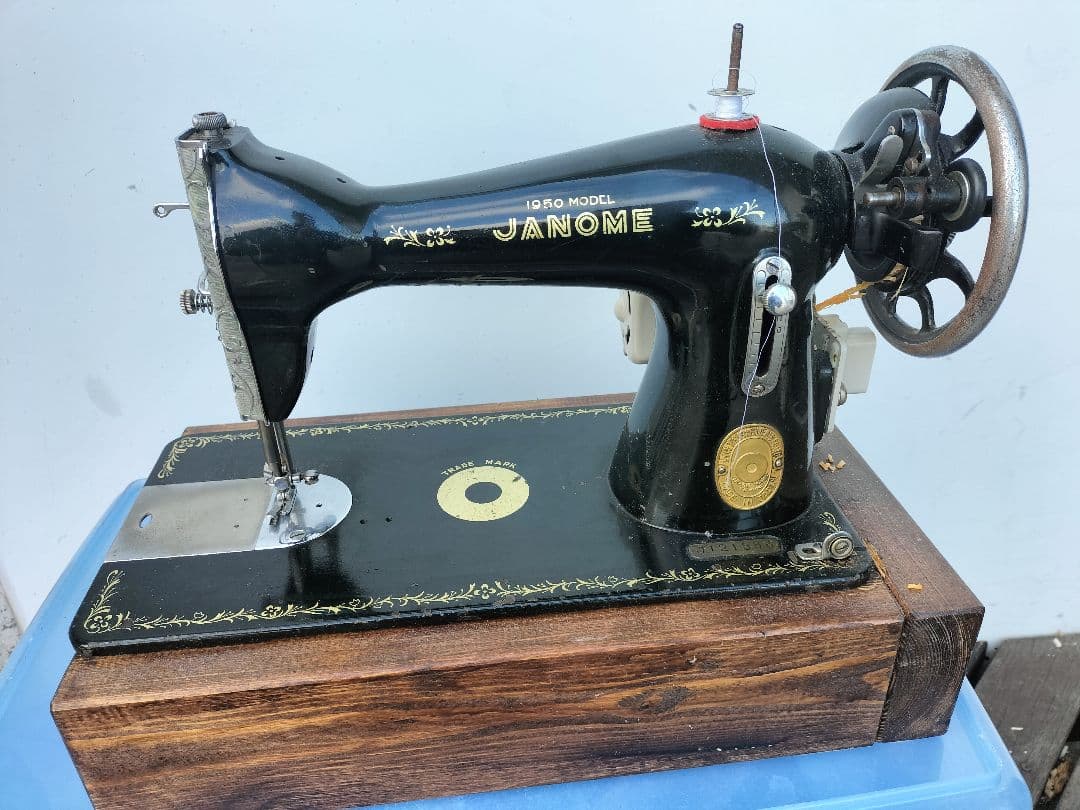 アンティーク　ジャノメミシン　モデル1950
