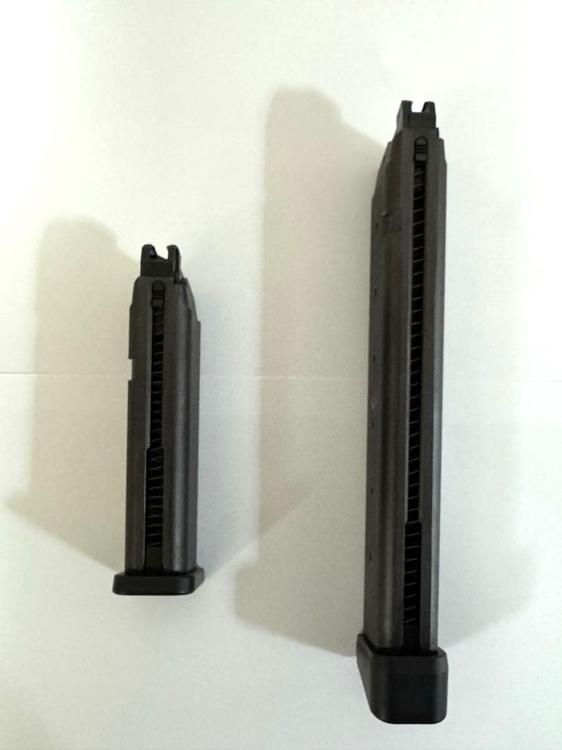 東京マルイ　GLOCK 18C ガスブローバック ５０連マガジン付き