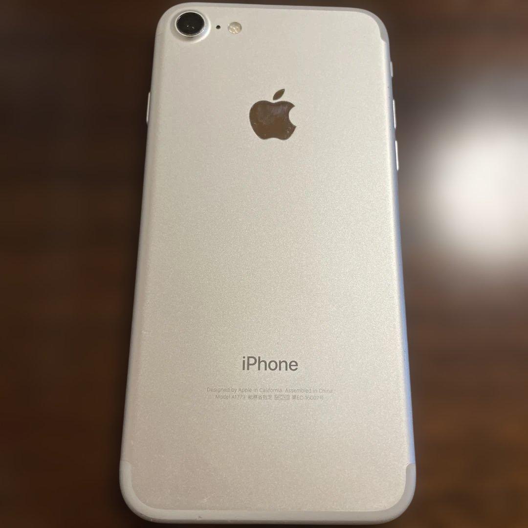 Apple iPhone 7 シルバー　32GB SIMフリー　初期化済み