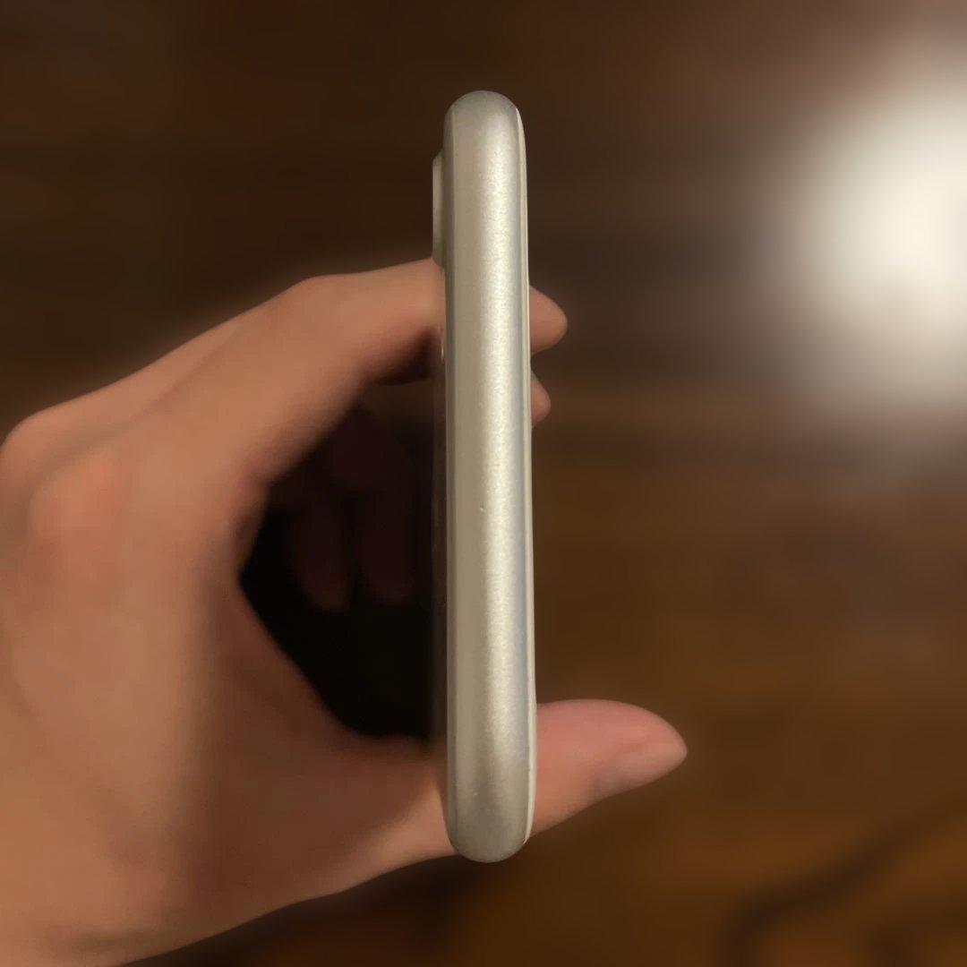 Apple iPhone 7 シルバー　32GB SIMフリー　初期化済み