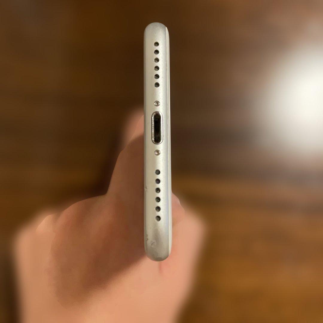 Apple iPhone 7 シルバー　32GB SIMフリー　初期化済み