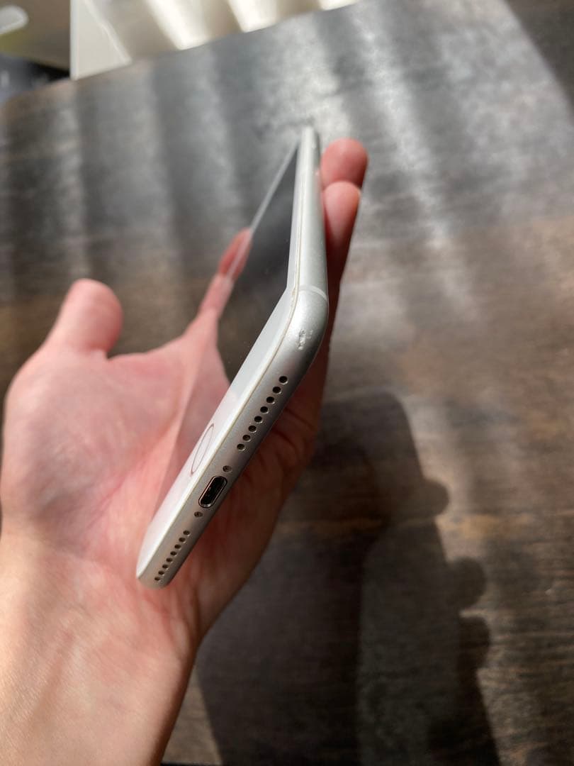iPhone8 plus ホワイト64GB バッテリー80%