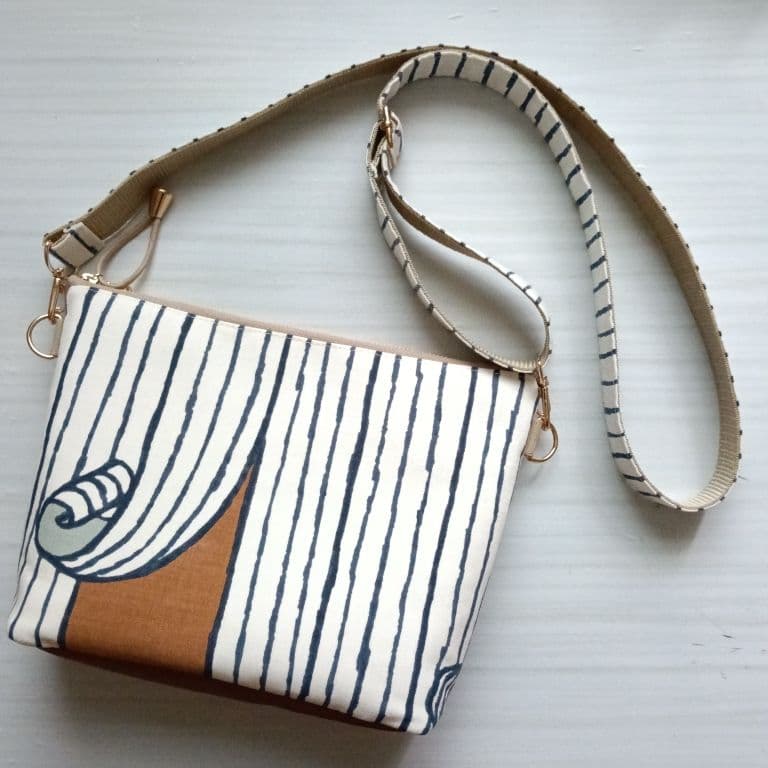 ミナペルホネン　ショルダーバッグ　ポシェット　スウィング　ブラウン