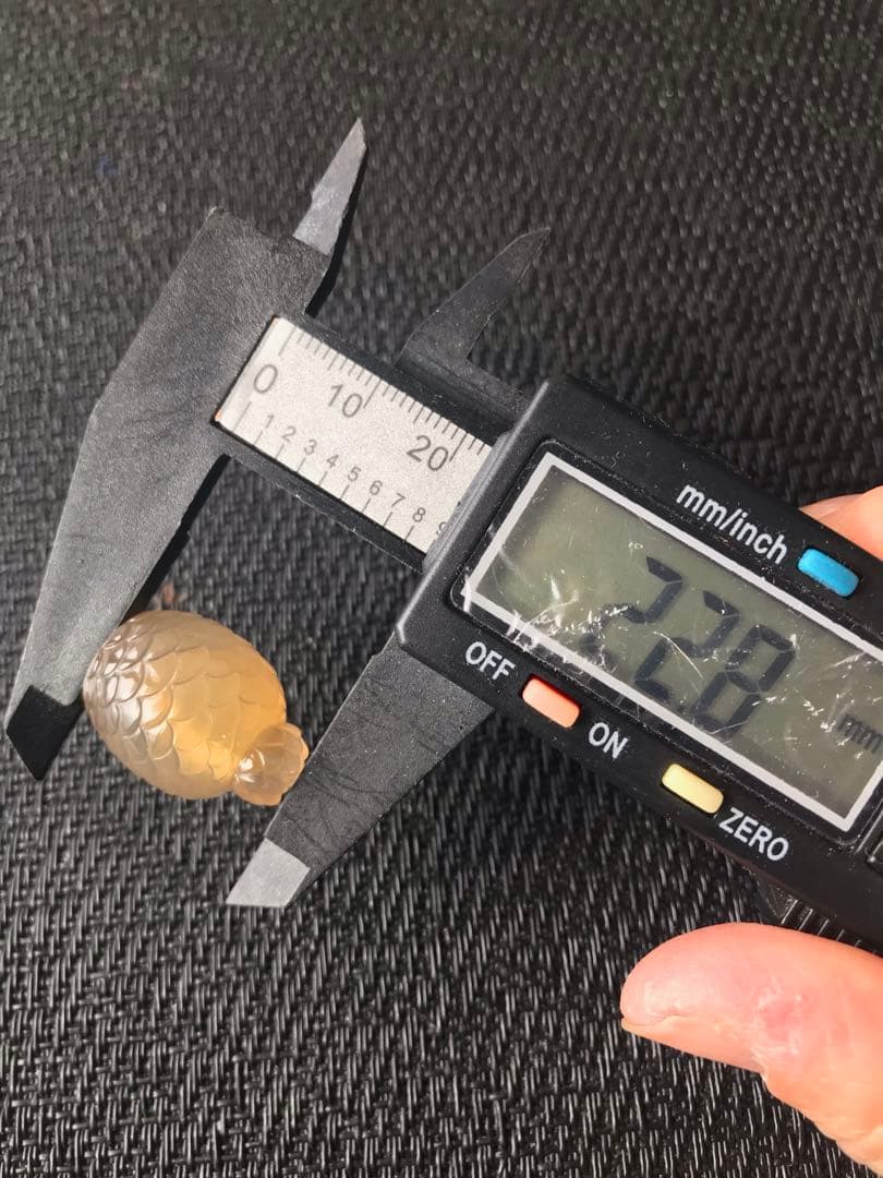 ゴビ石−1457 ゴビ瑪瑙　彫刻　パイナップル