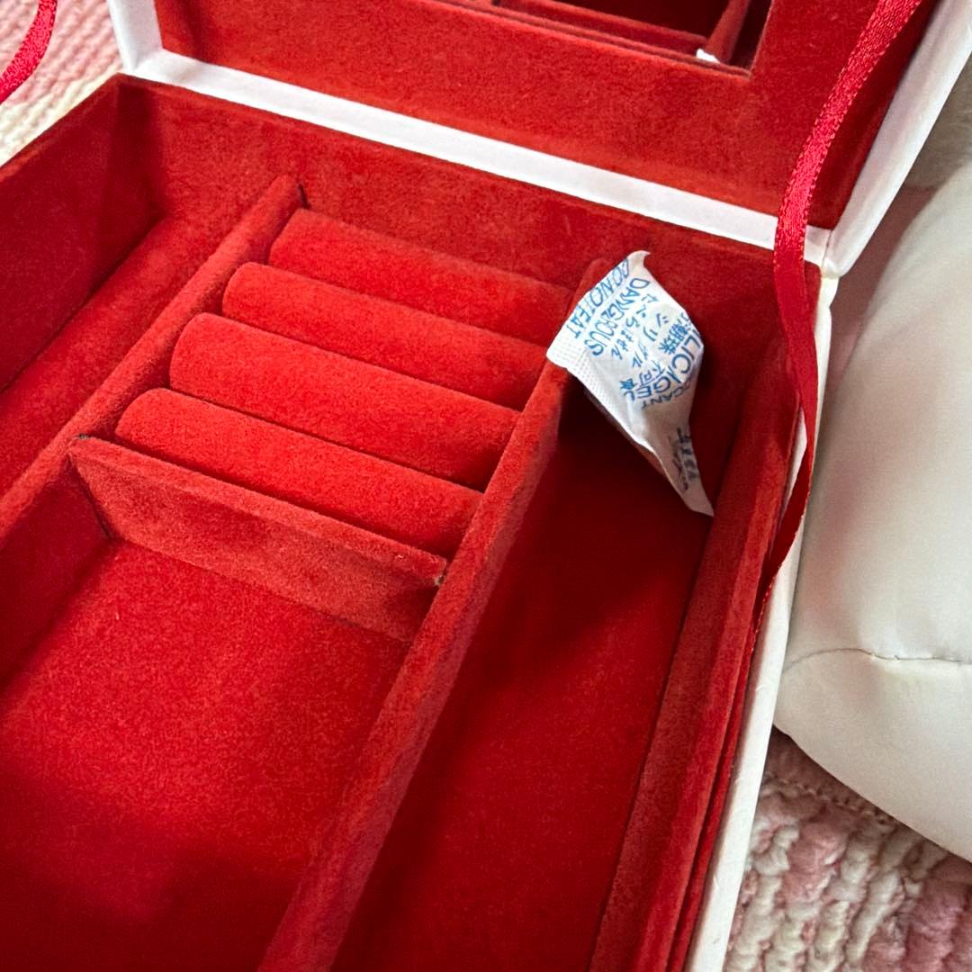 ハローキティ　アクセサリーケース　ミニソファ