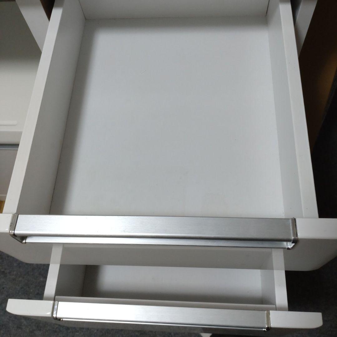 食器棚　炊飯器レンジも置ける