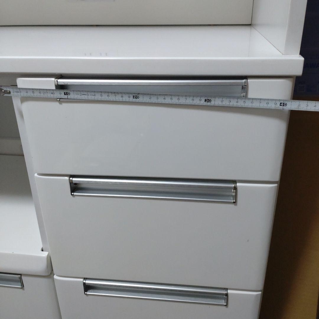 食器棚　炊飯器レンジも置ける