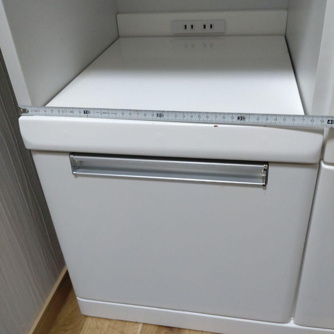 食器棚　炊飯器レンジも置ける