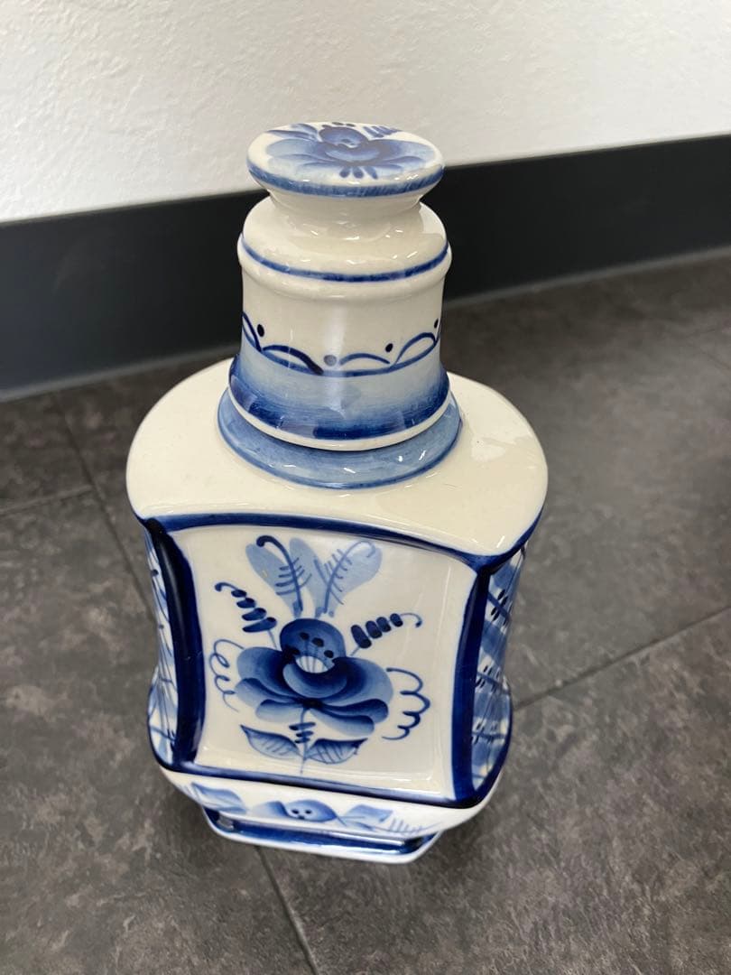 値下げ！未使用　ロシア伝統陶芸品　グジェリ焼き　ティーポット　ウォッカボトル