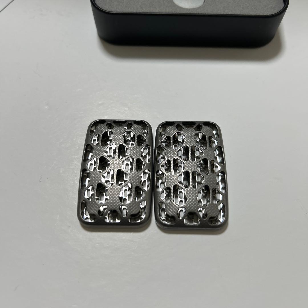 MAGNUS Shell Pod Titanium フィジェットトイ