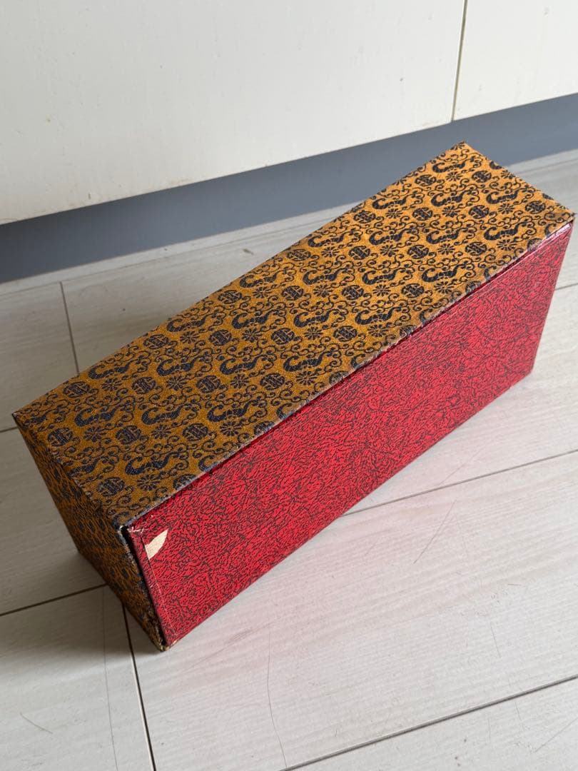 置物 白い置物 彫刻 細かい作り 龍 象 箱付き 片付けで出てきました