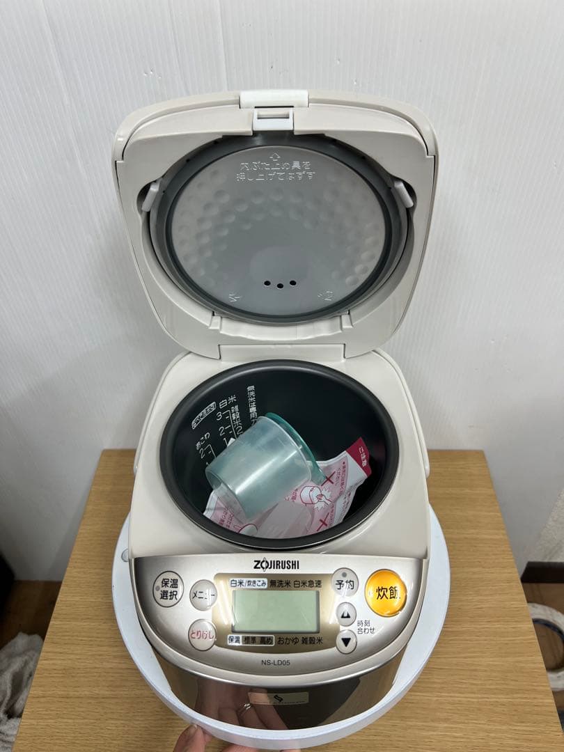 ZOJIRUSHI マイコン炊飯ジャー型番：NS-LD05 0.54L / 3合