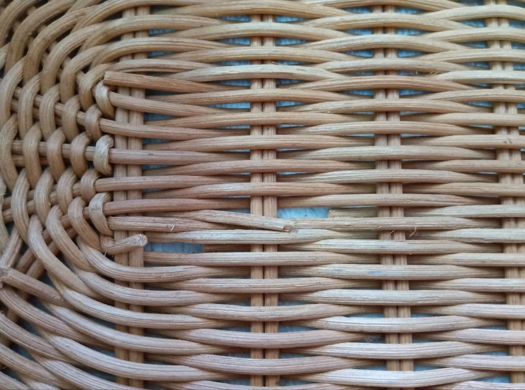 籐製　クロワッサン型ラタンバスケット　大　ワンハンドル　持ち手付きカゴ