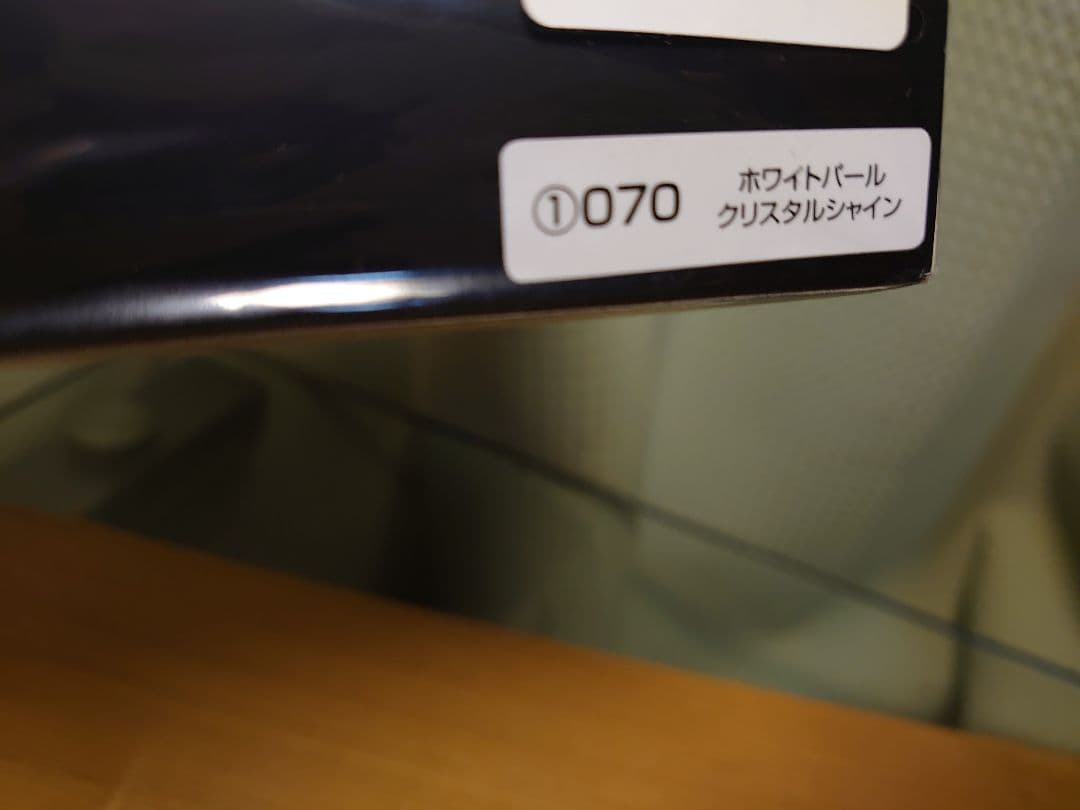 美品【新品】ハリアー　ホワイト　カラーサンプル　ミニカー