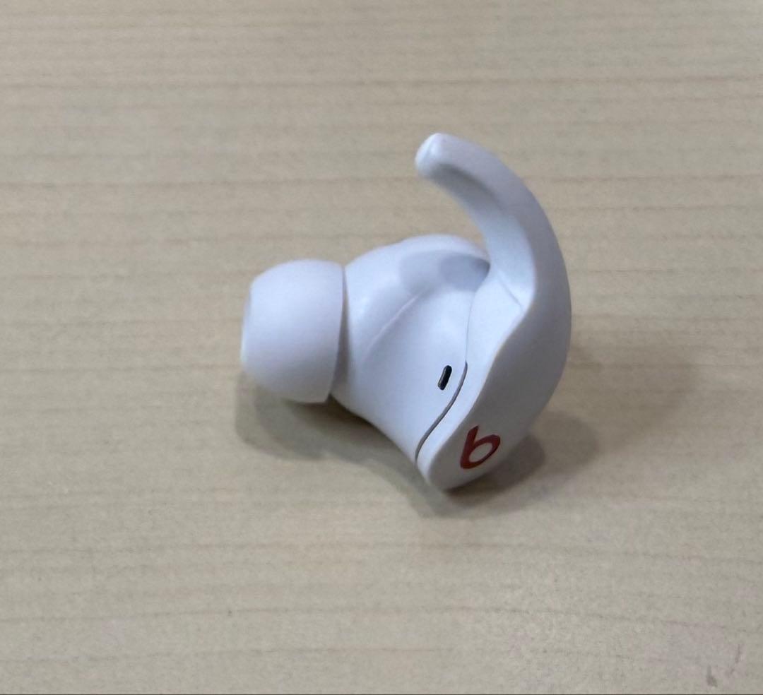 Beats fit pro ホワイト 外箱付属品つき