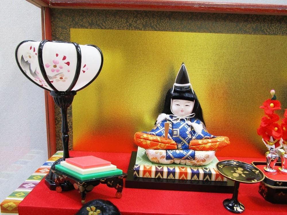 a0905-7真多呂人形 雛人形 若葉雛 豆雛 15人雛 五段飾りオルゴール