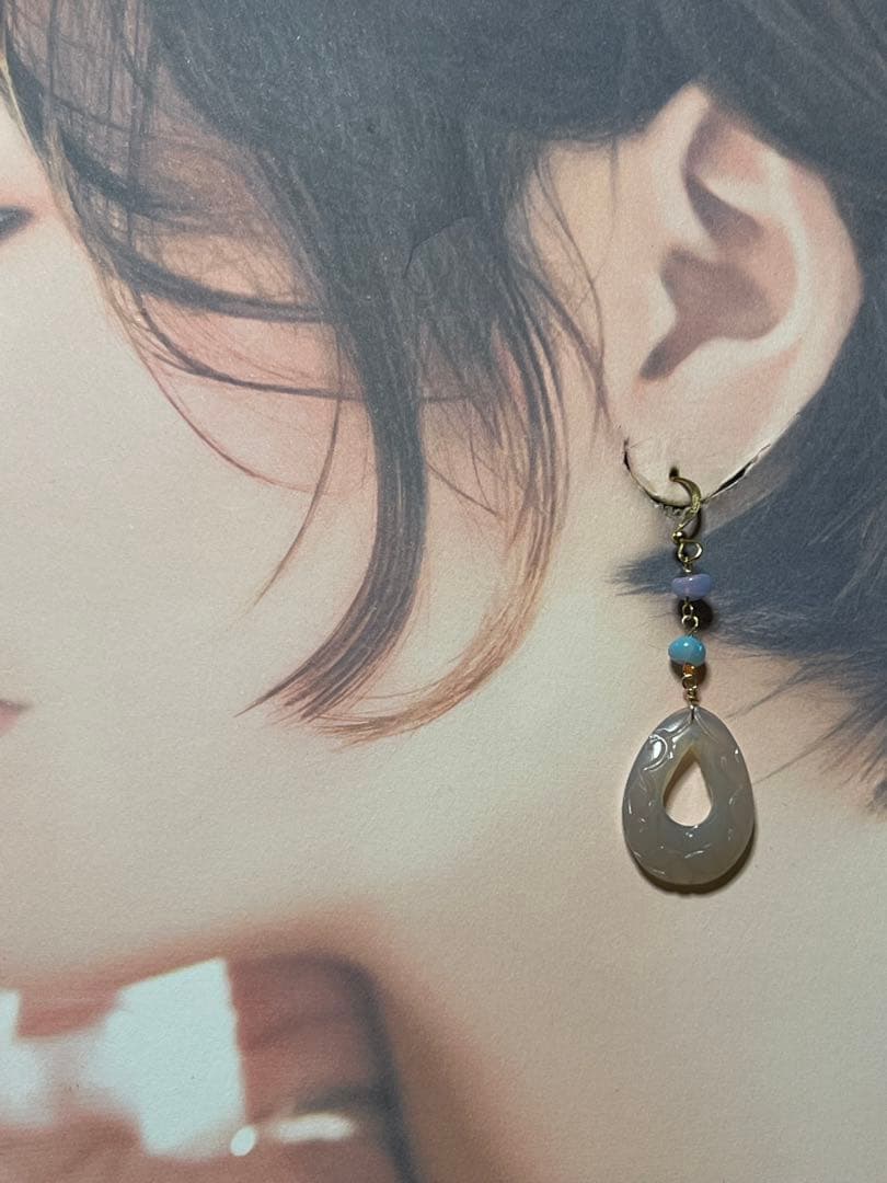 グレーオニキス　プルメリアスクロールフープカービング　オパール　14kgfピアス