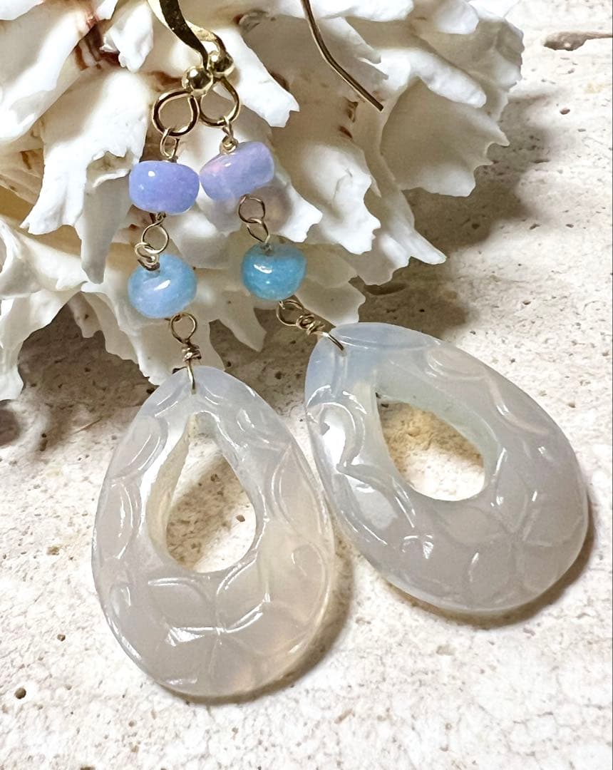 グレーオニキス　プルメリアスクロールフープカービング　オパール　14kgfピアス