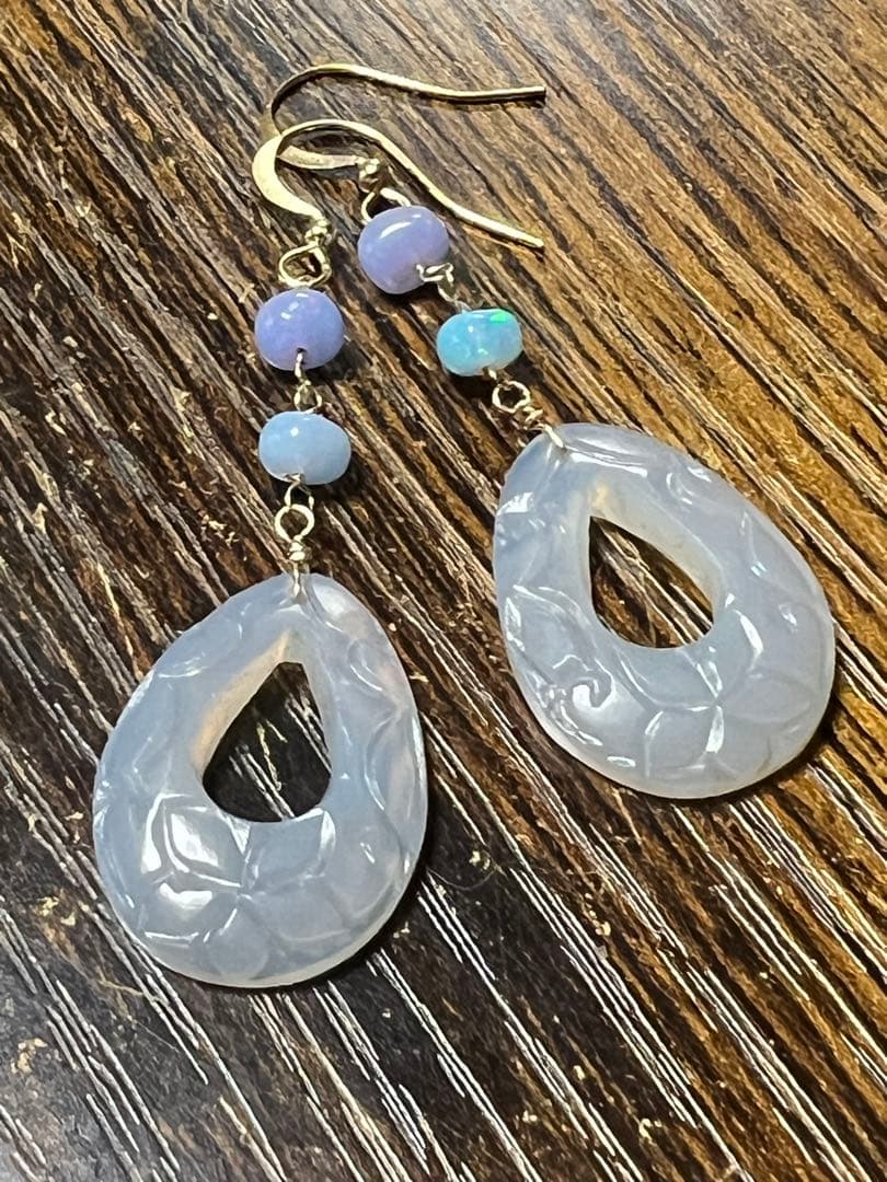 グレーオニキス　プルメリアスクロールフープカービング　オパール　14kgfピアス