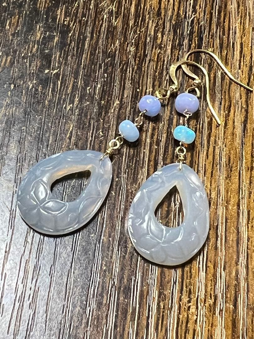 グレーオニキス　プルメリアスクロールフープカービング　オパール　14kgfピアス