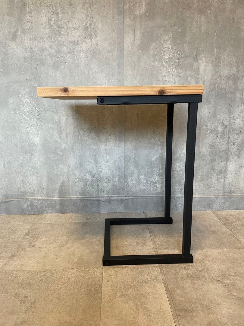 国産杉無垢材　サイドテーブル　一点物 アイアン脚　即日発送