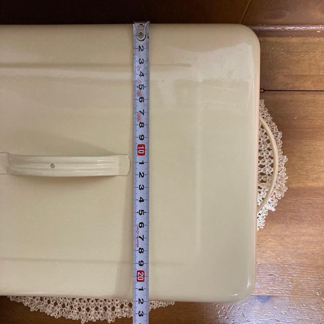 ブレッドケース　カントリー雑貨　四角　スクエア型　インテリア　クリーム色