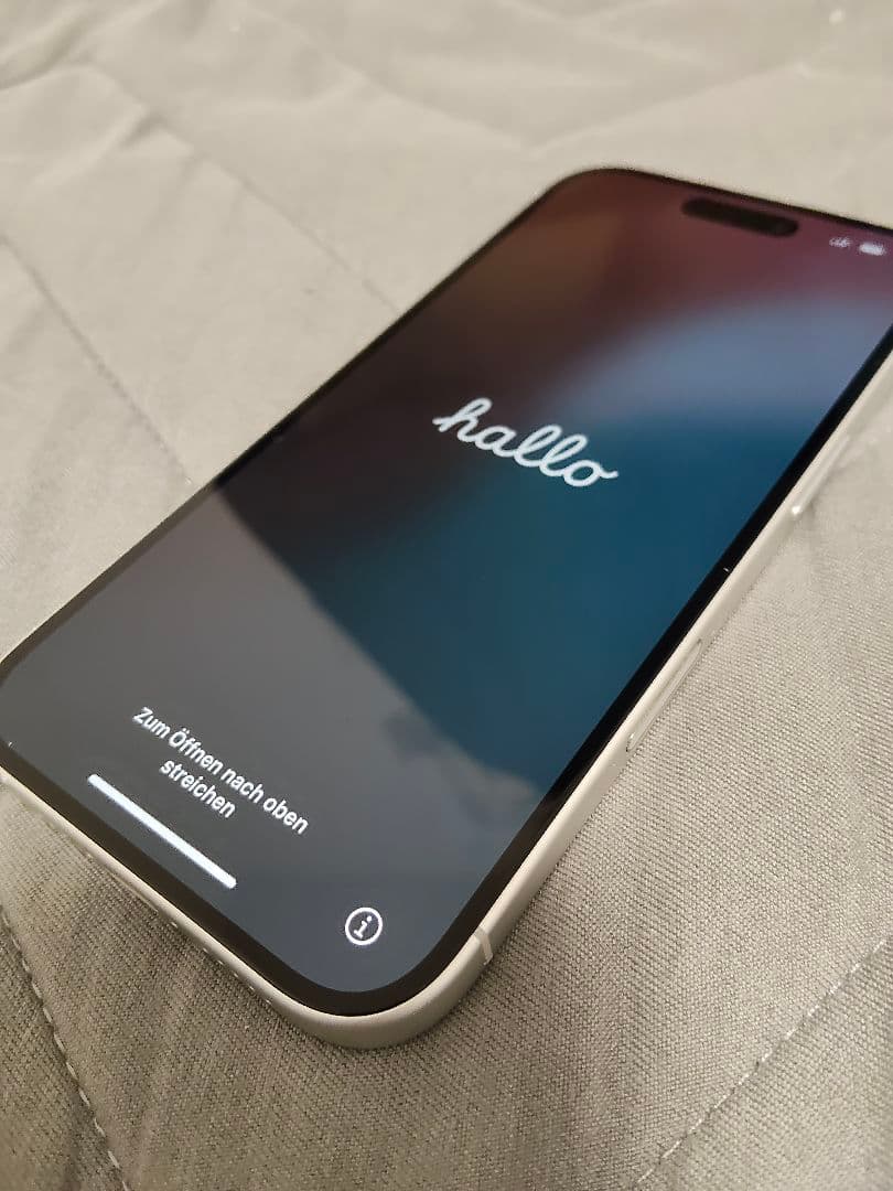 美品 Apple iPhone16 256G ホワイト 本体 SIMフリー