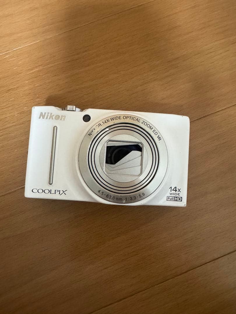 Nikon ニコン　コンパクトデジタルカメラ　COOLPIX S8200