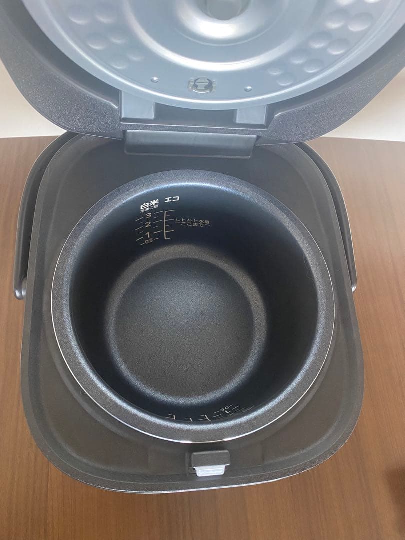 2023年製 TIGER マイコンジャー炊飯器 遠赤黒特厚釜3合