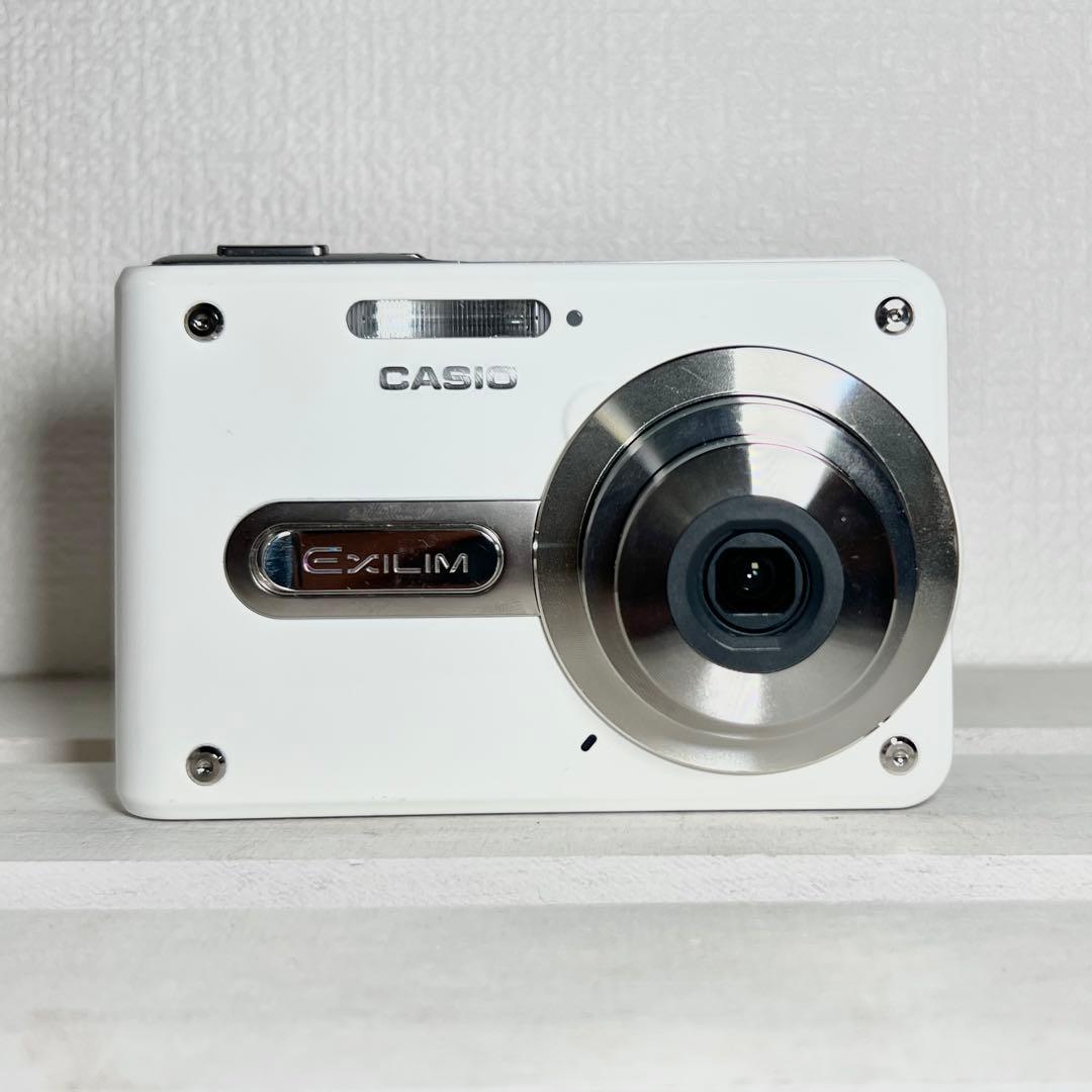 CASIO EXILIM EX-S100 ホワイト　デジカメ
