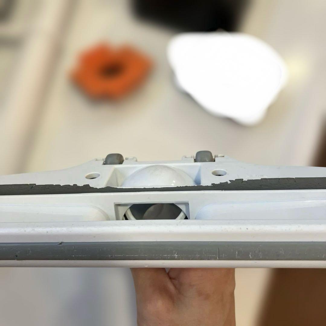 Makita コードレス掃除機CL107FD と充電器。バッテリー無し