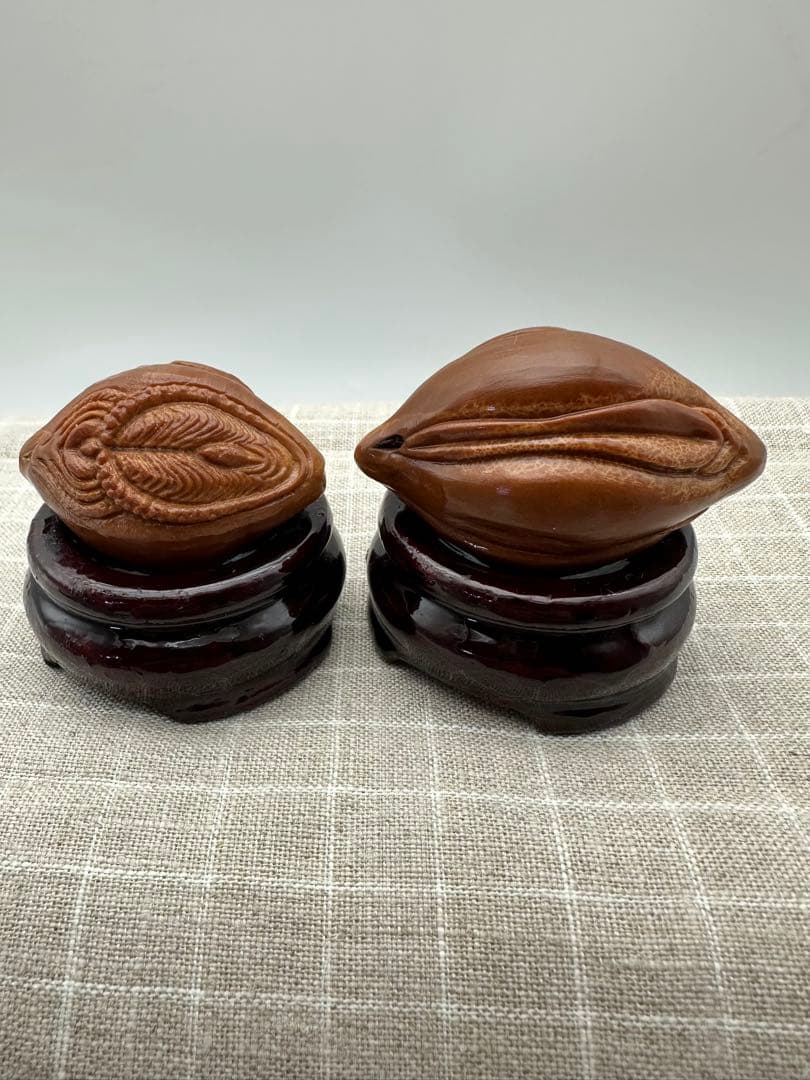 ☆天然☆ 伝統的な文玩（陰唇）の逸品、橄榄核雕刻の手球ペア 62mm