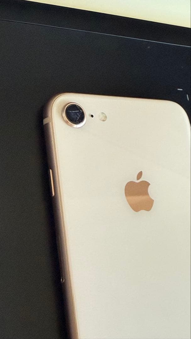 P*h様 Apple iPhone ８ゴールド 本体