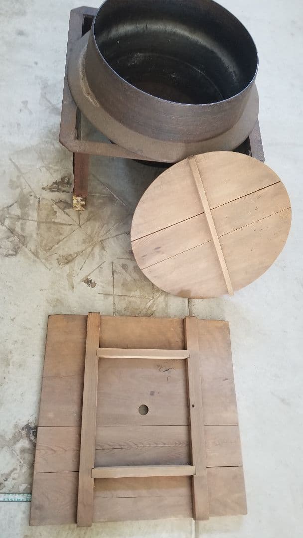 お釜セット一式　ヴィンテージ　鋼鉄釜、釜蓋、釜台、セイロ　三重引取