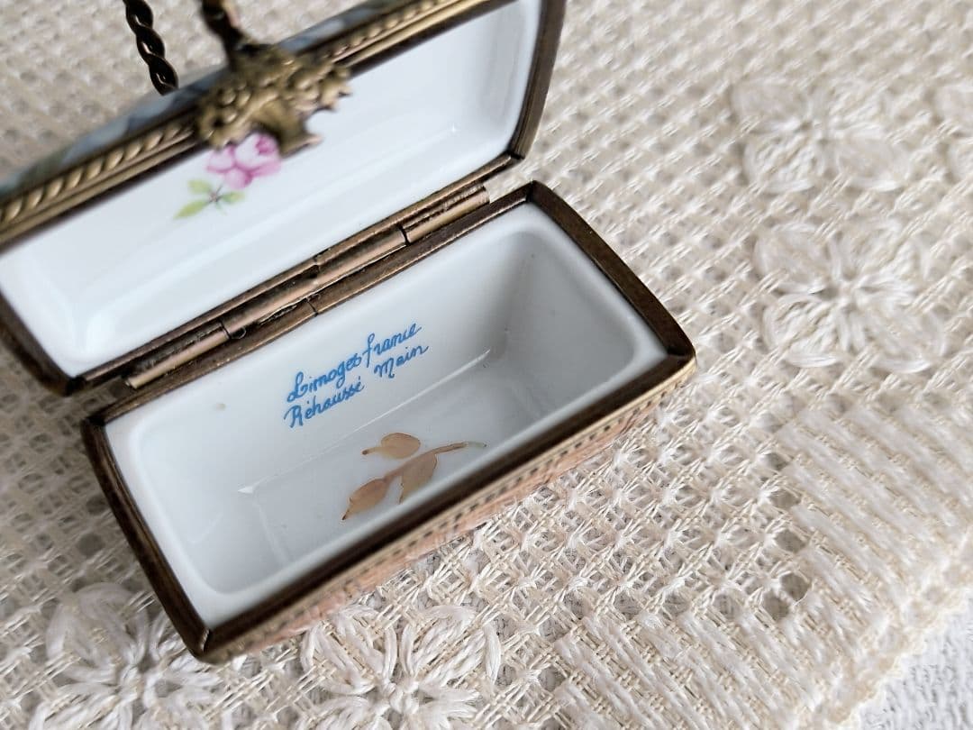* vintage Jewelry box ୨୧ * 陶器製の小さな パニエ