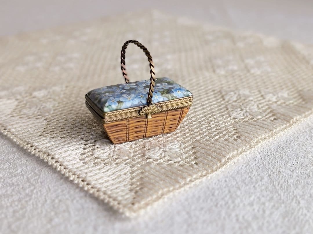 * vintage Jewelry box ୨୧ * 陶器製の小さな パニエ