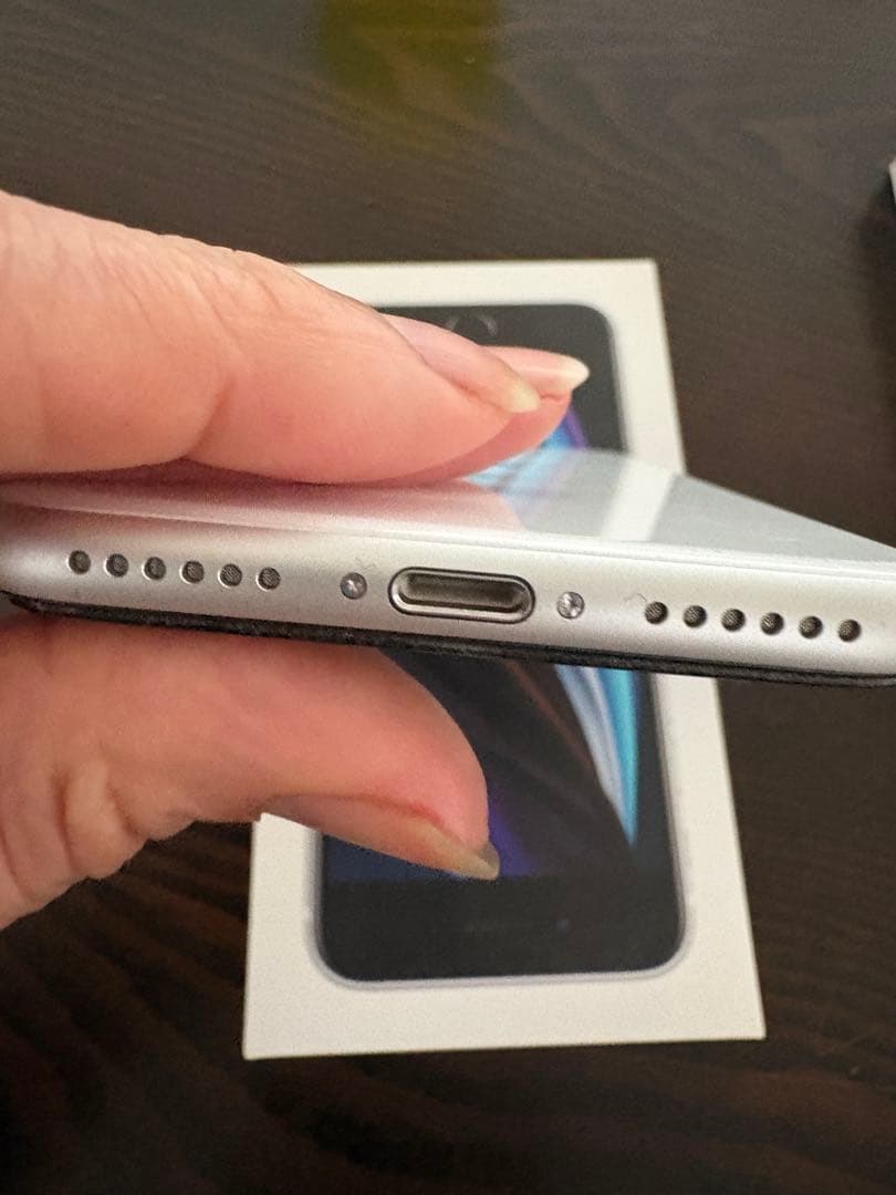 Apple iPhone SE (第2世代) 64GB ホワイト　美品