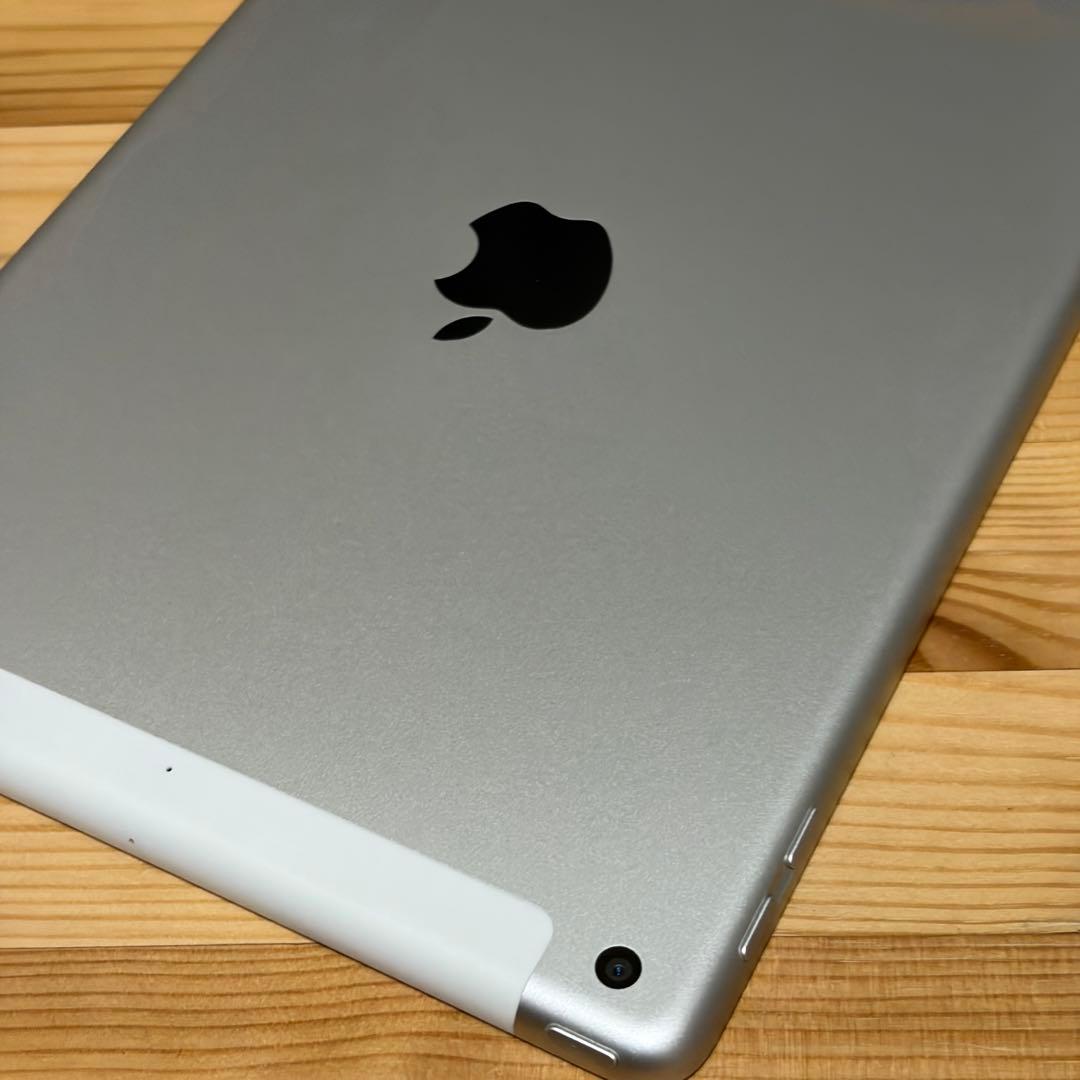 ト*タ様 iPad 第五世代 32GB セルラーモデル 53809