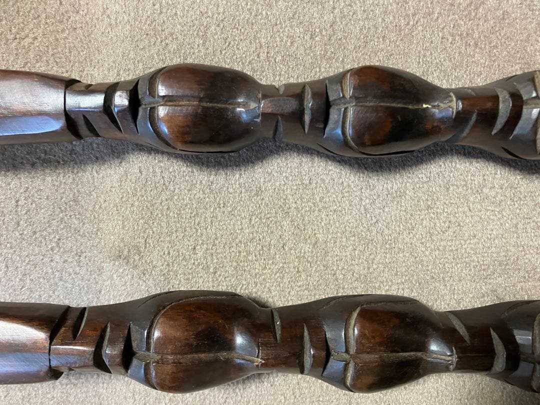 巨大な木製フォークとスプーンのセット