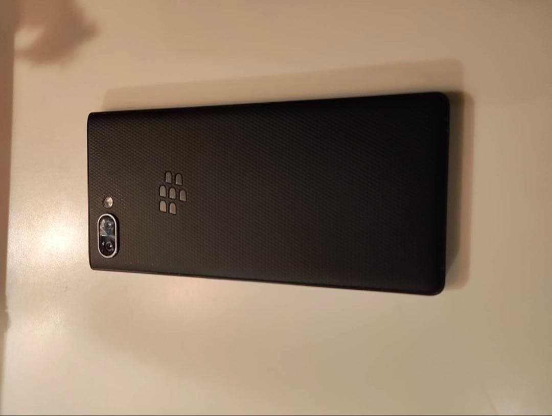 BlackBerry KEY2 1台