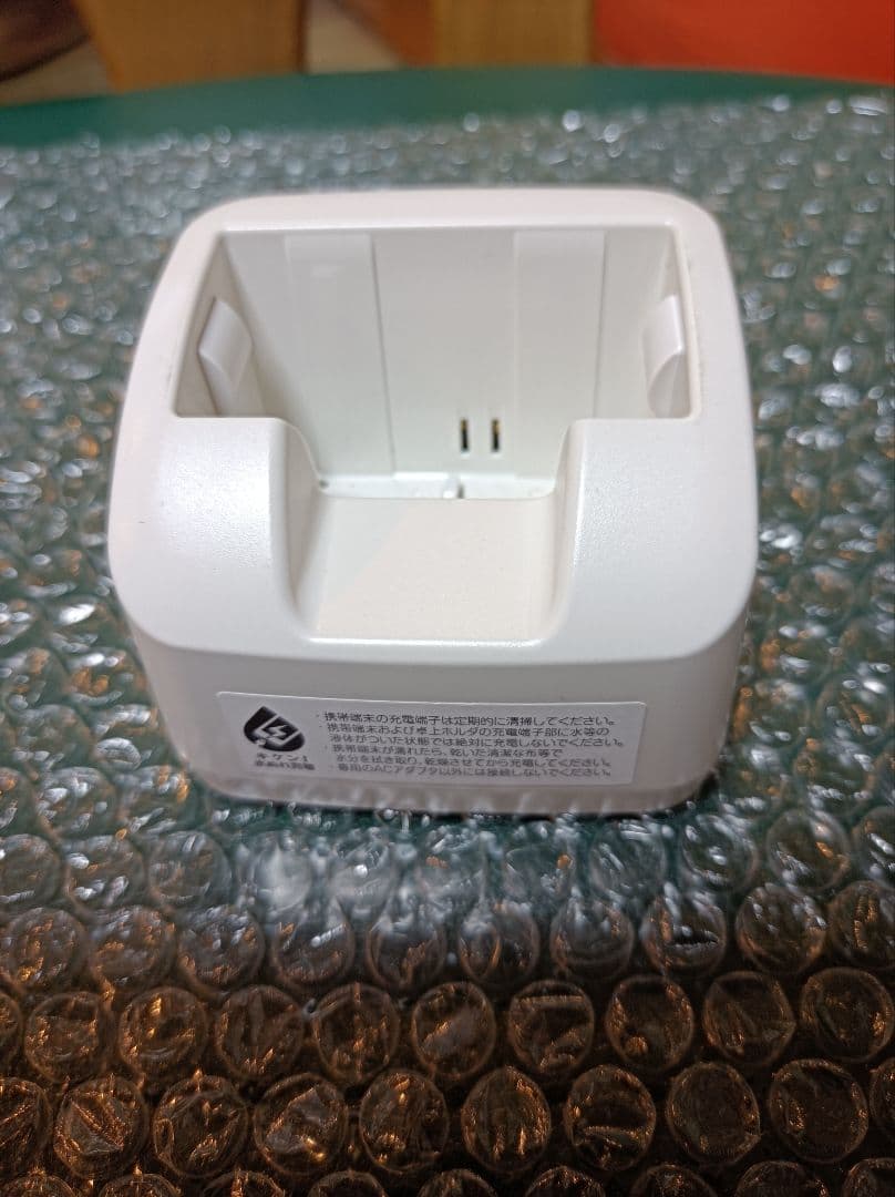 【美品】docomoらくらくホン F-01M ホワイト 充電器付き