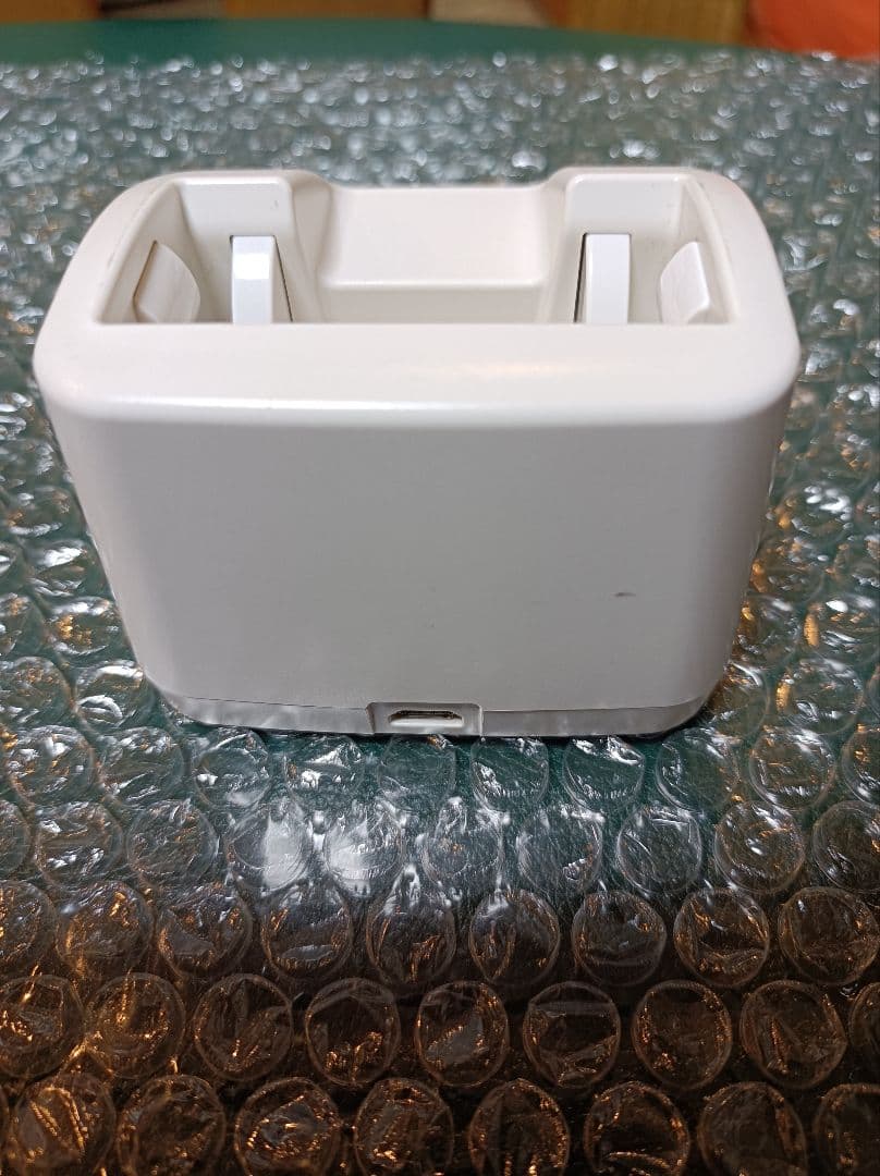 【美品】docomoらくらくホン F-01M ホワイト 充電器付き