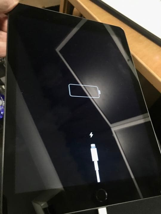 ジャンク品 Apple 第五世代iPad 5 Wi-Fi  モデルA1822