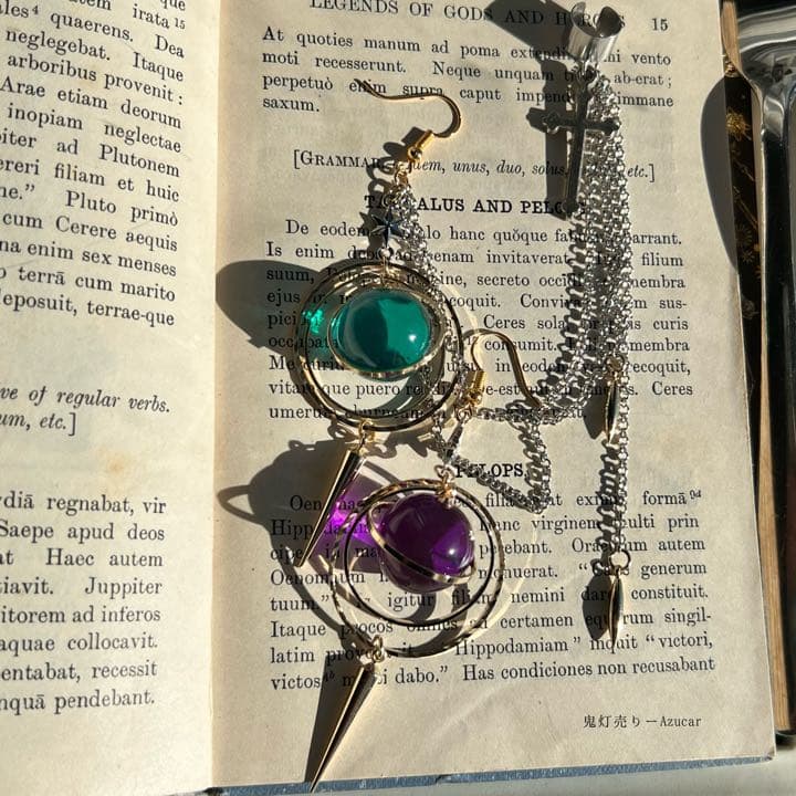 魔法使いの天球儀と惑星イヤーカフ　十字架