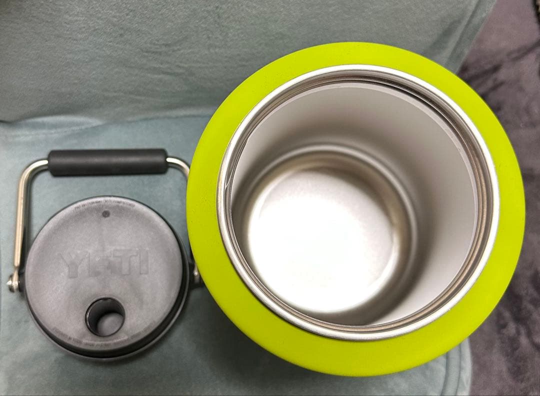 YETI ガロンジャグ マグキャップ付き128oz(3785mL)