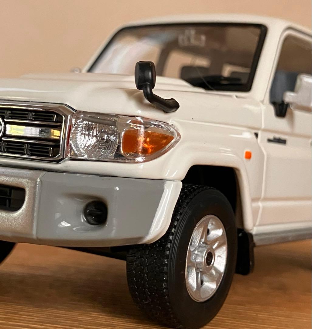 値下げ【非売品】 トヨタ　ランドクルーザー70 再販モデル　ミニカー 1/30