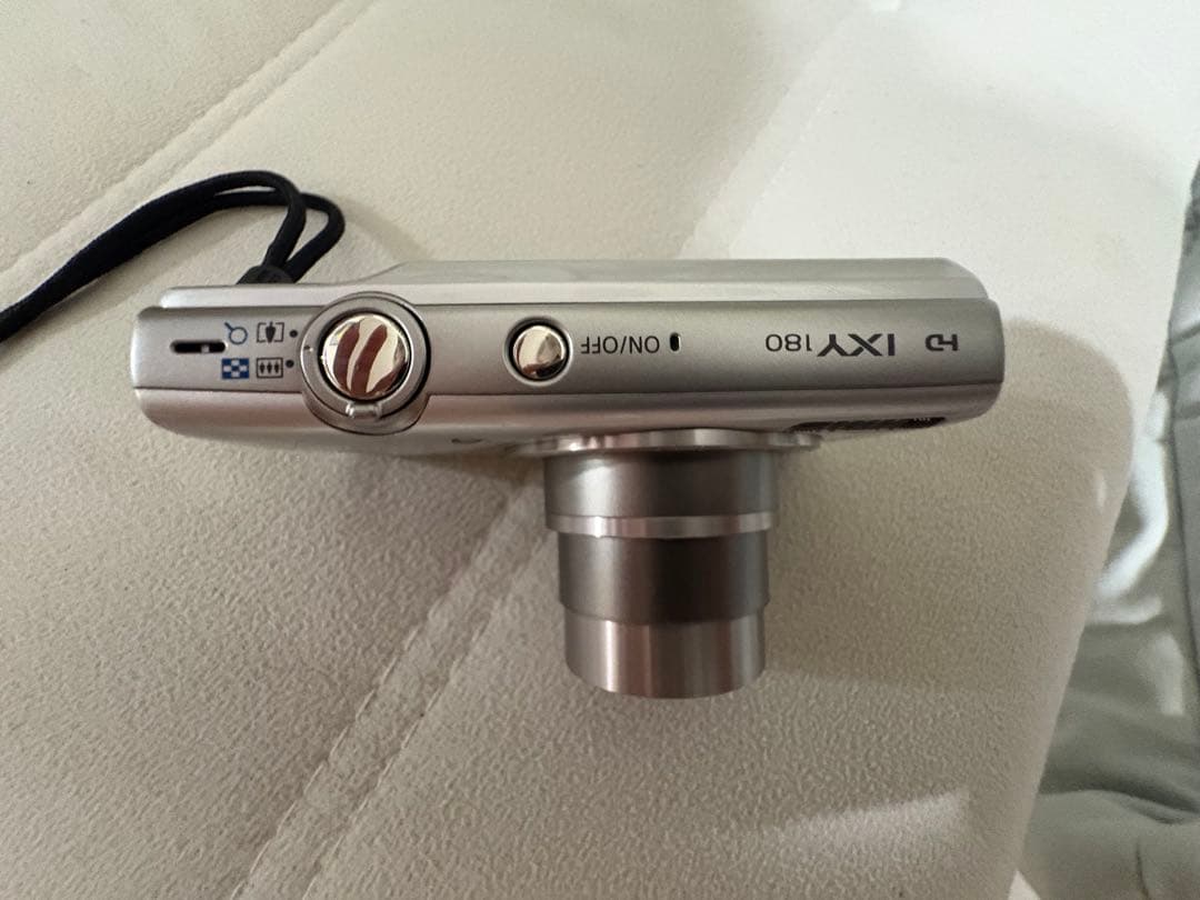 Canon IXY 180 シルバー コンパクトカメラジャンク品