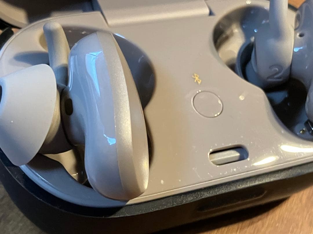 BOSE QuietComdort Earbuds ボーズ　ワイヤレスイヤホン
